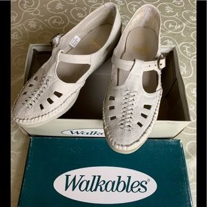Walkables Gray Leather Size 7 Like New